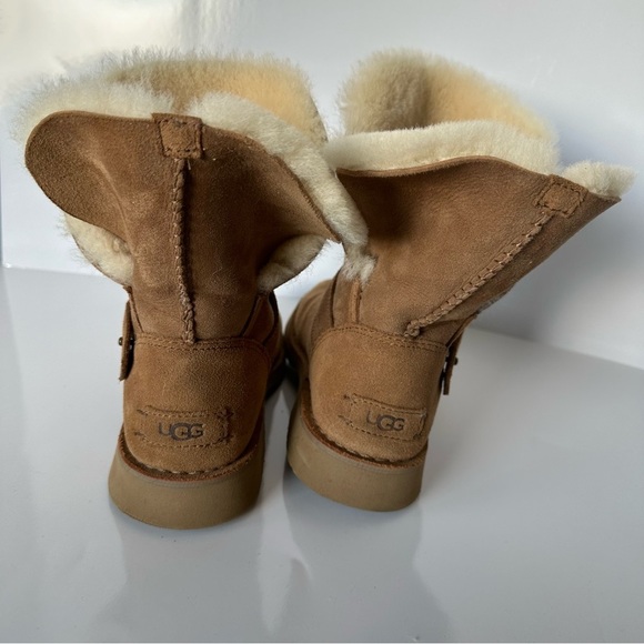 Ugg ankle woman’s boots - Picture 3 of 10